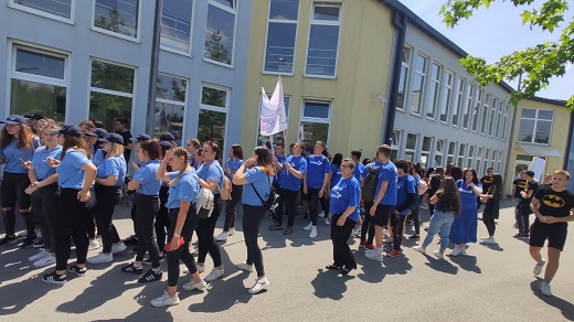 Detalj s oprotaja od maturanata
